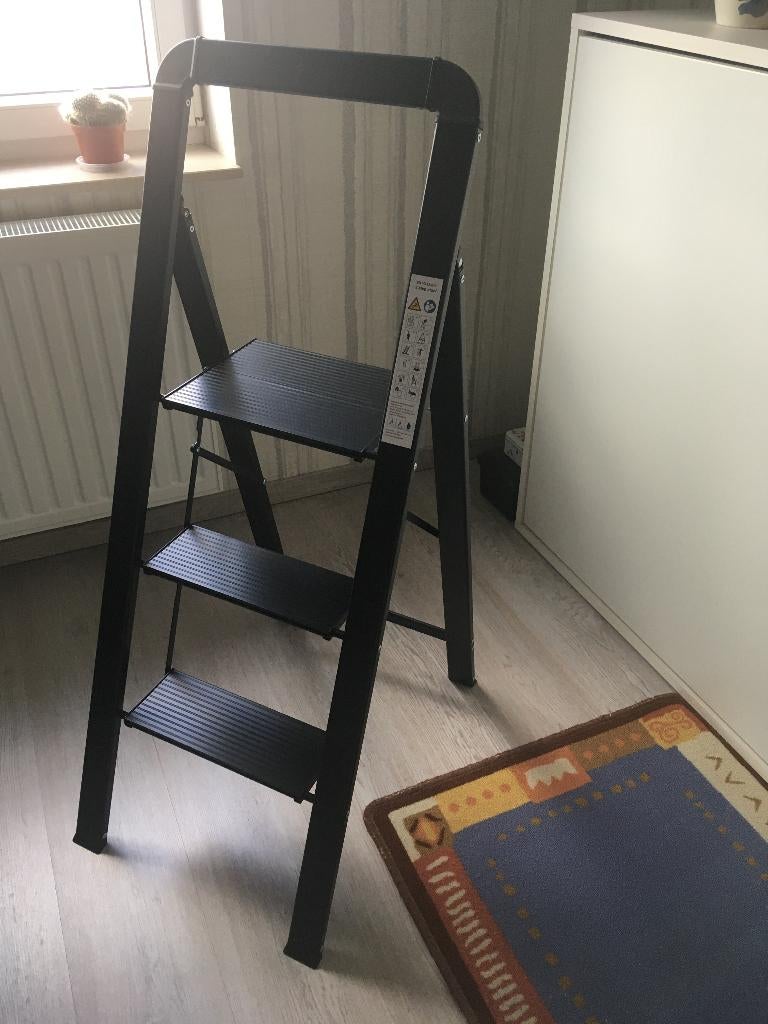 Escabelle neuve 3 marches, Bricolage & Construction, Neuf, Pliable ou rétractable/escamotable, Moins de 2 mètres, Échelle