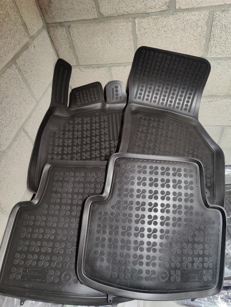 Kit de tapis en caoutchouc pour Volkswagen Passat B8, Enlèvement ou Envoi, Neuf