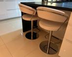 Lot de 2 tabourets design en cuir blanc – hauteur réglable, Maison & Meubles, Tabourets de bar, 2 tabourets, Enlèvement, Comme neuf