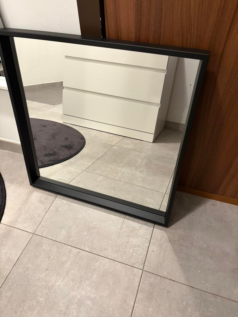 Spiegel zwart ikea 65x65cm, Huis en Inrichting, Woonaccessoires | Spiegels, Ophalen, Zo goed als nieuw
