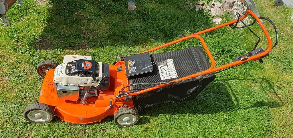 Kubota W521TC grasmaaier – zelftrekkend - goede staat, Ophalen, Cirkelmaaier, Gebruikt, Opvangzak