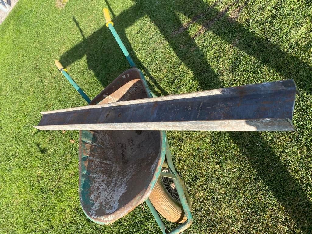 Trois. Poutrelles acier Ipe. 130x 80 x1,85m, Bricolage & Construction, Métaux, Enlèvement, Utilisé, Fer