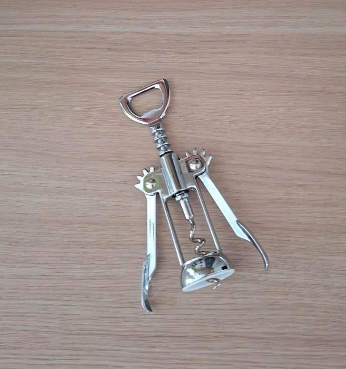 Vleugelkurkentrekker en flesopener: hele goede staat, Huis en Inrichting, Keuken | Servies, Gebruikt, Ophalen of Verzenden
