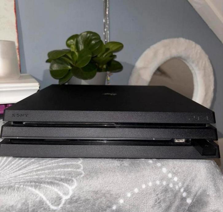 PlayStation 4 PRO met controllers, Headset, VR bril en games, Games en Spelcomputers, Games | Sony PlayStation 4, Gebruikt, Overige genres