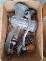 Ancien hachoir à viande, Enlèvement