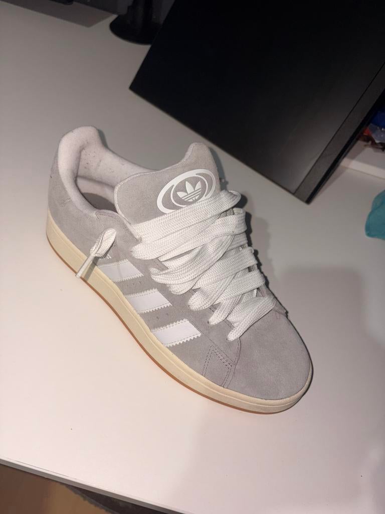 Chaussures adidas grey, Sports & Fitness, Basket, Enlèvement, Neuf, Chaussures