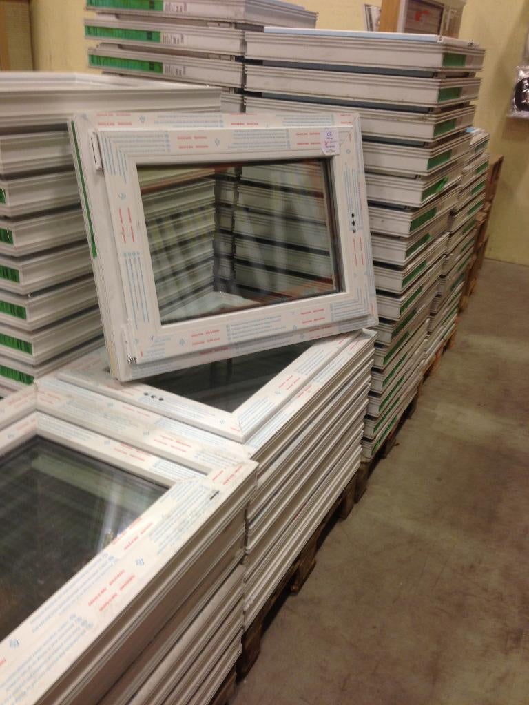 Déstockage de châssis et portes pvc grand stock, Enlèvement