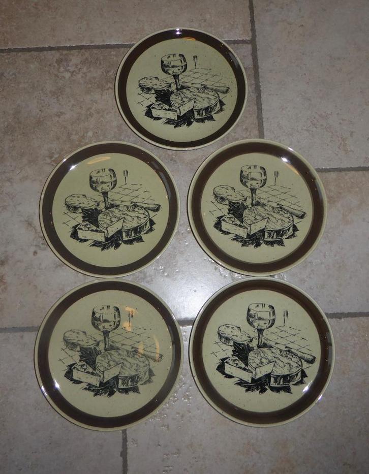 5 assiettes à fromages, Maison & Meubles, Cuisine | Vaisselle, Comme neuf, Enlèvement ou Envoi