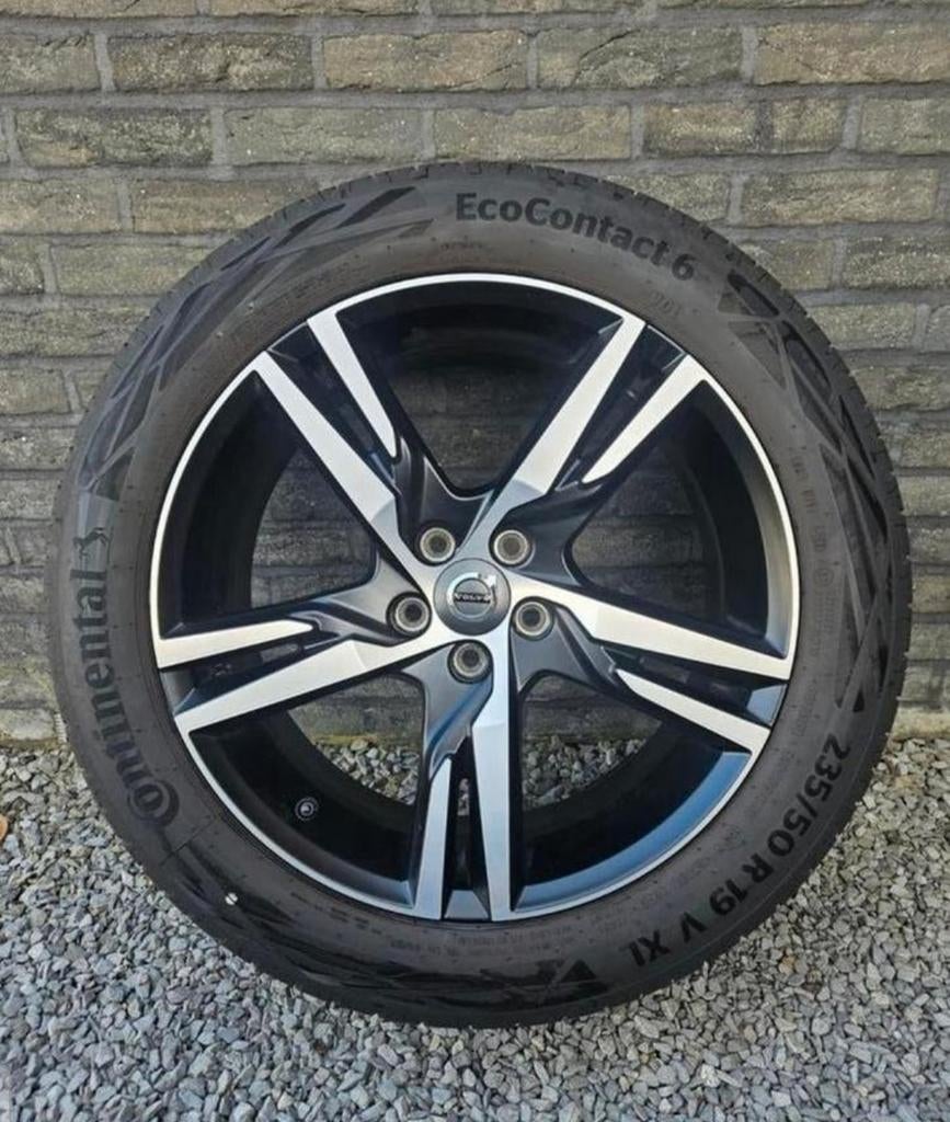 Perfect 19 set VOLVO XC40 R-DESIGN bijna nieuwe zomerbanden, Auto-onderdelen, Banden en Velgen, Gebruikt, Banden en Velgen, 235 mm