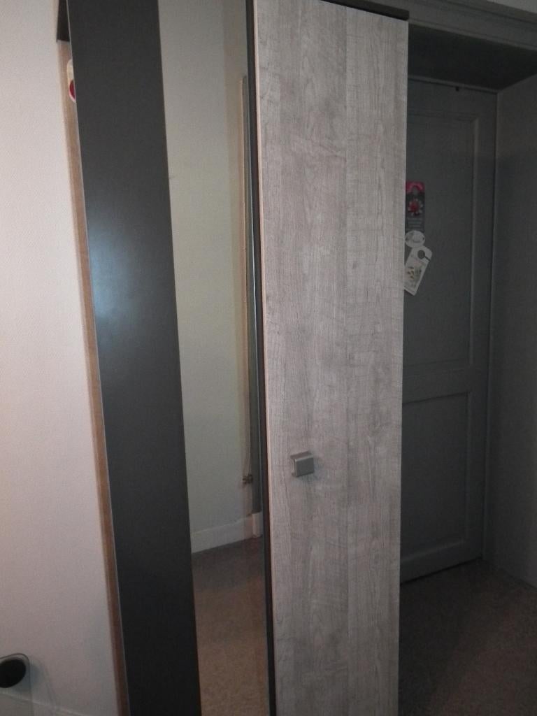 Armoire d'entée (vestiaire) Hauteur 197/ largeur 71 cm, 25 à 50 cm, Avec tablette(s), Utilisé, 50 à 100 cm