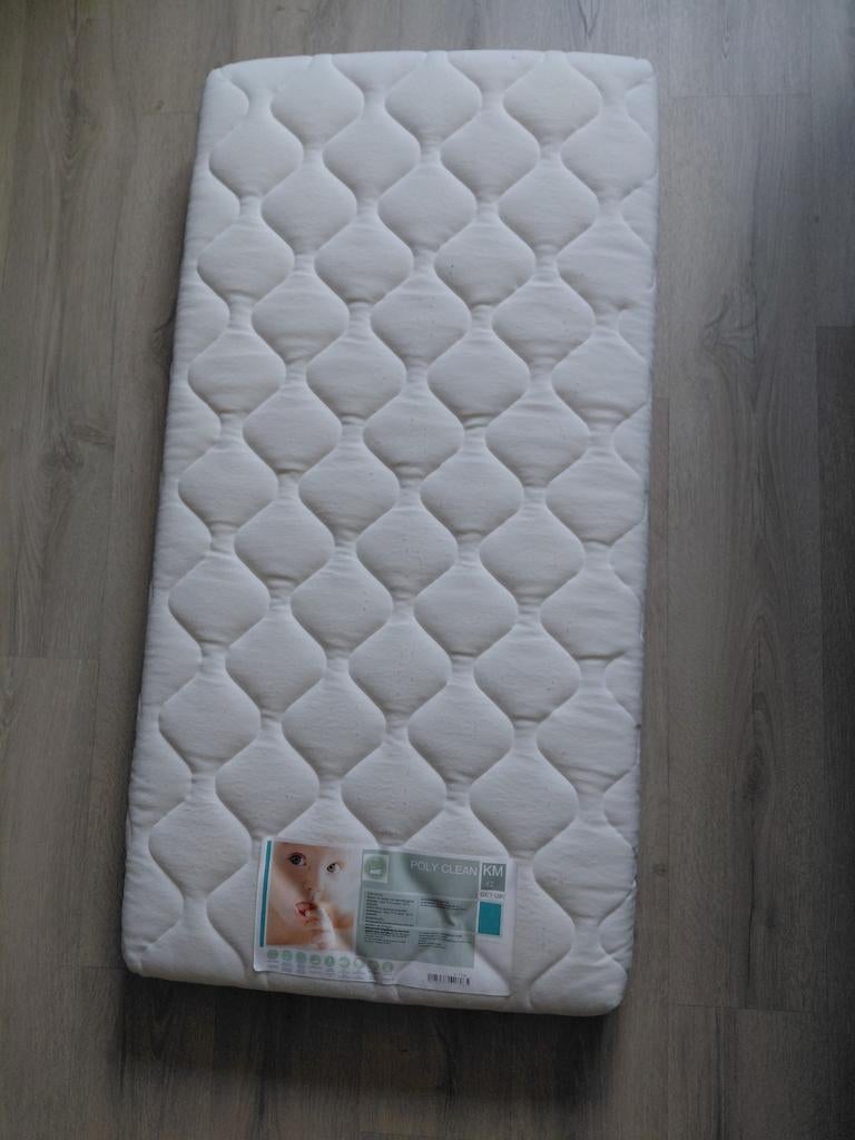 Kindermatras 120 x 60 cm en plooibedje, Ophalen, Zo goed als nieuw