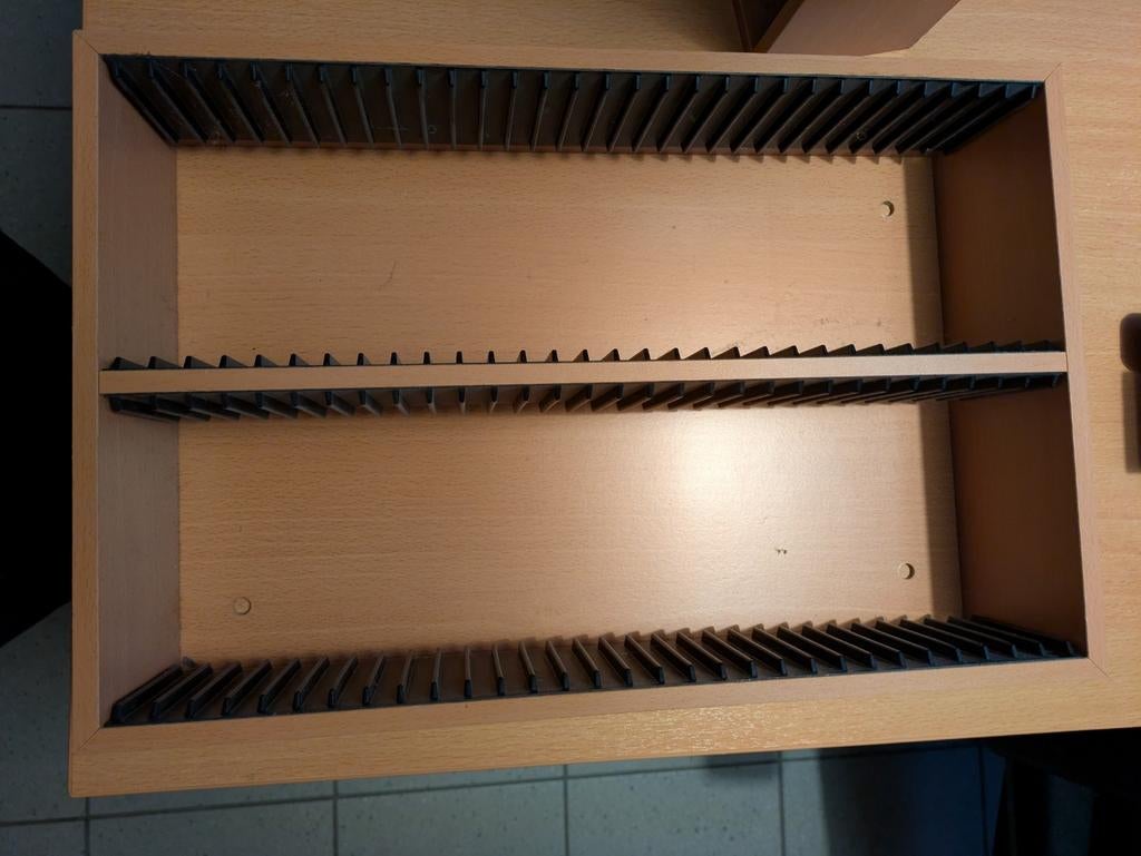 2 étagères - rangement CD, Enlèvement ou Envoi, 25 à 75 disques, Comme neuf, Bois