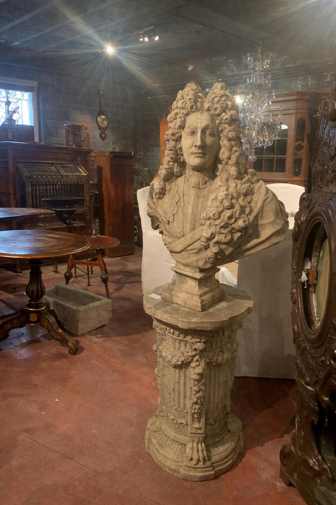 Sokkel met buste van een man in barokstijl, Ophalen, Zo goed als nieuw