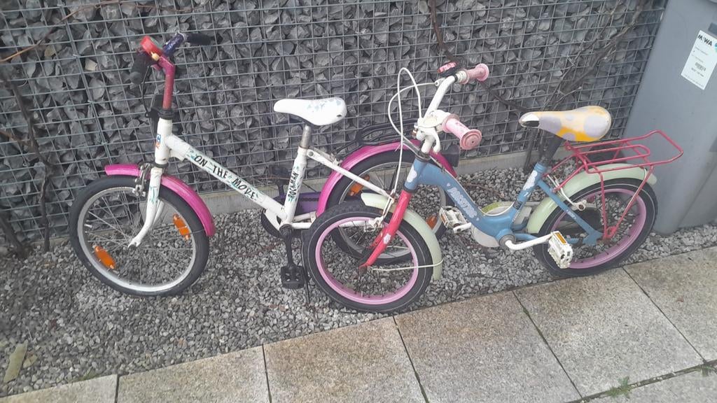 2 fietsen, Fietsen en Brommers, Fietsen | Kinderfietsjes, Ophalen, Gebruikt, Minder dan 16 inch, Zijwieltjes