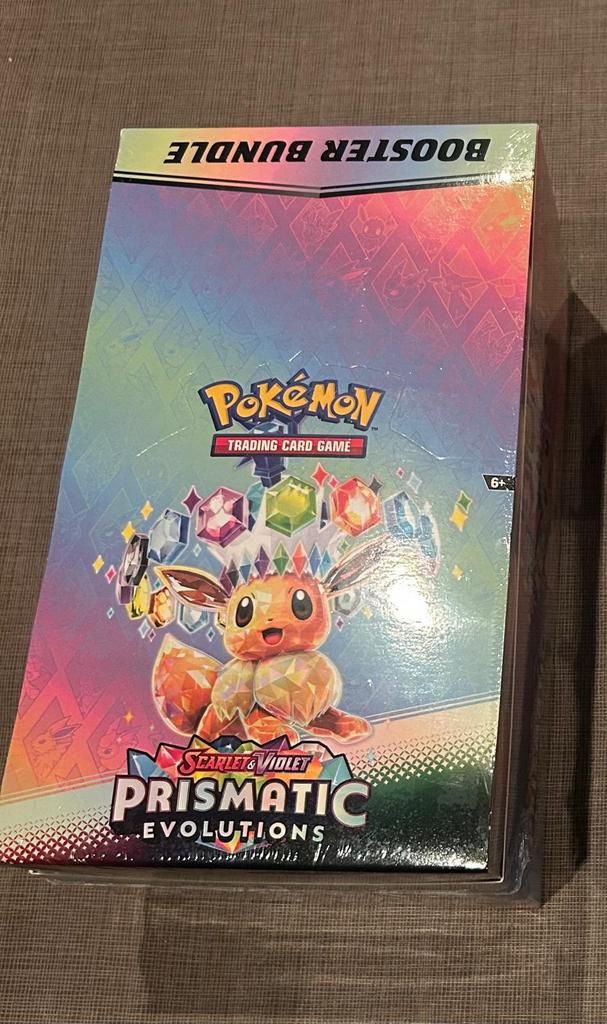 Pokemon prismatic evolution bundle display, Ophalen, Zo goed als nieuw