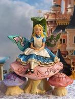 Jim Shore Disney Traditions Alice on Mushroom, Nieuw, Ophalen of Verzenden, Overige figuren, Beeldje of Figuurtje
