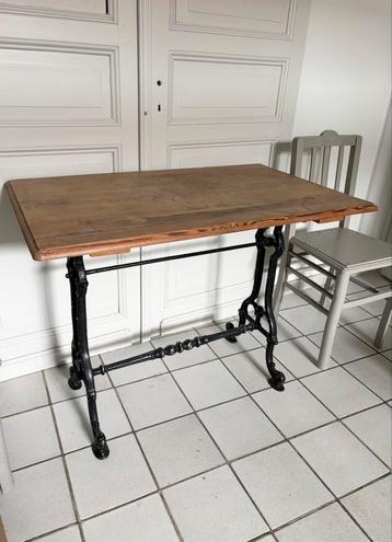 Zeer mooie oude bistrotafel/ cafétafel gietijzeren onderstel beschikbaar voor biedingen