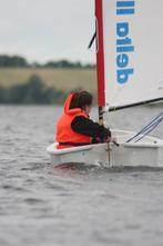 Optimisten kunststof zeilbootje, Watersport en Boten, Ophalen, Optimist, Minder dan 3 meter, Zo goed als nieuw