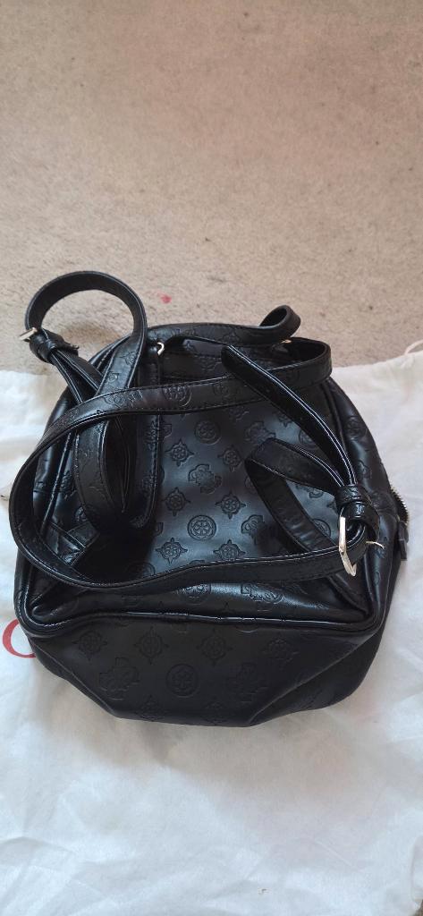 Sac a dos en cuir véritable GUESS !!, Handtassen en Accessoires, Tassen | Rugtassen, Zo goed als nieuw, Overige merken, Ophalen