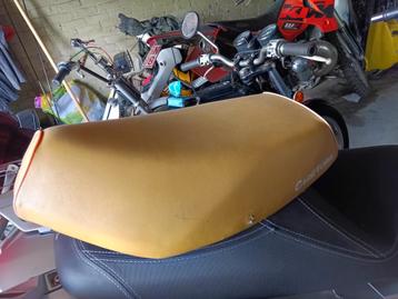 honda wallaroo custom zadel geel beschikbaar voor biedingen
