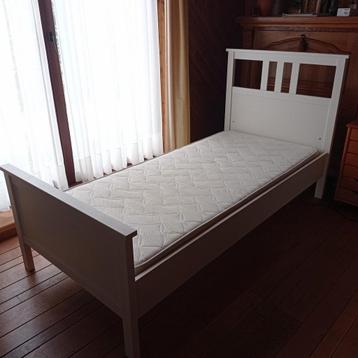 Eenpersoons bed Ikea met matras  beschikbaar voor biedingen