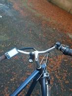 Merk elops maat is medium en de kleur is blauw grijs, Fietsen en Brommers, Ophalen, Zo goed als nieuw, 50 km per accu of meer