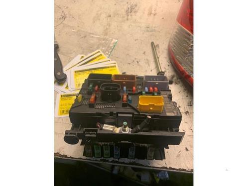 Zekeringkast van een Peugeot 207, Auto-onderdelen, Elektronica en Kabels, Peugeot, Gebruikt, 3 maanden garantie, Ophalen of Verzenden
