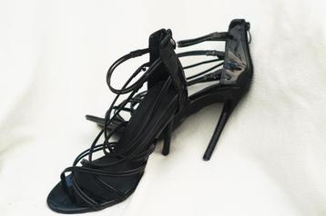sexy schoenen en laarzen beschikbaar voor biedingen