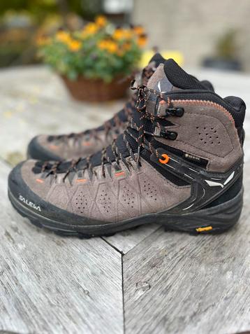 Salewa Goretex wandelschoenen Mt 45 beschikbaar voor biedingen
