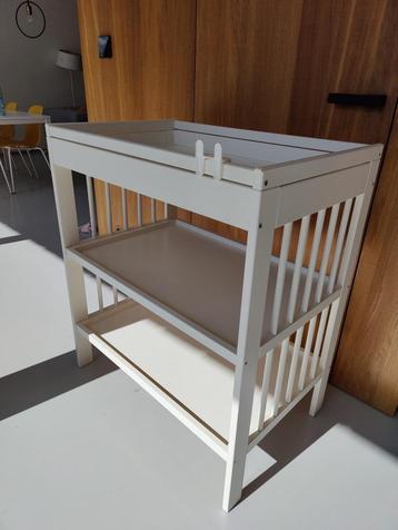 verzorgtafel commode luiertafel met 2 schappen beschikbaar voor biedingen