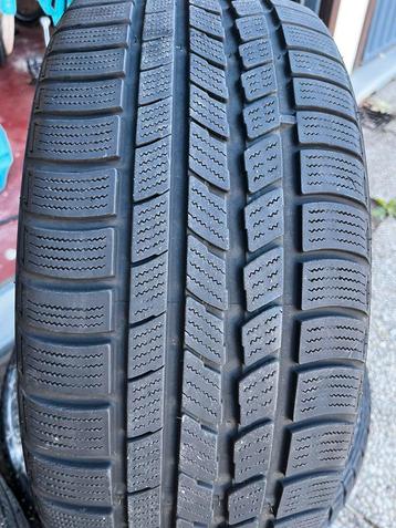 Pneus hiver 225/45/17 bon etat beschikbaar voor biedingen
