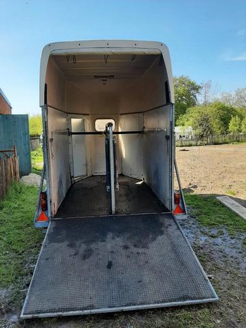 Trailer voor twee paarden  beschikbaar voor biedingen