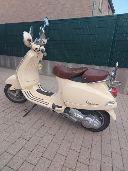 Piaggio vespa LXV 125cc - série spéciale vintage, Fietsen en Brommers, Snorfietsen en Snorscooters, Zo goed als nieuw, Piaggio