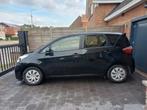 Toyota verso-s  1400cc benzine  1ste eigenaar blanco gekeurd, Auto's, Voorwielaandrijving, Stof, Zwart, 4 cilinders