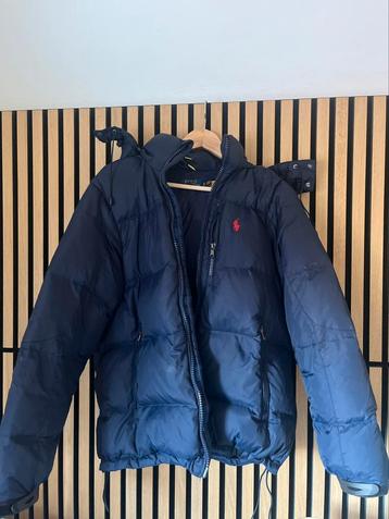Kleren te koop beschikbaar voor biedingen