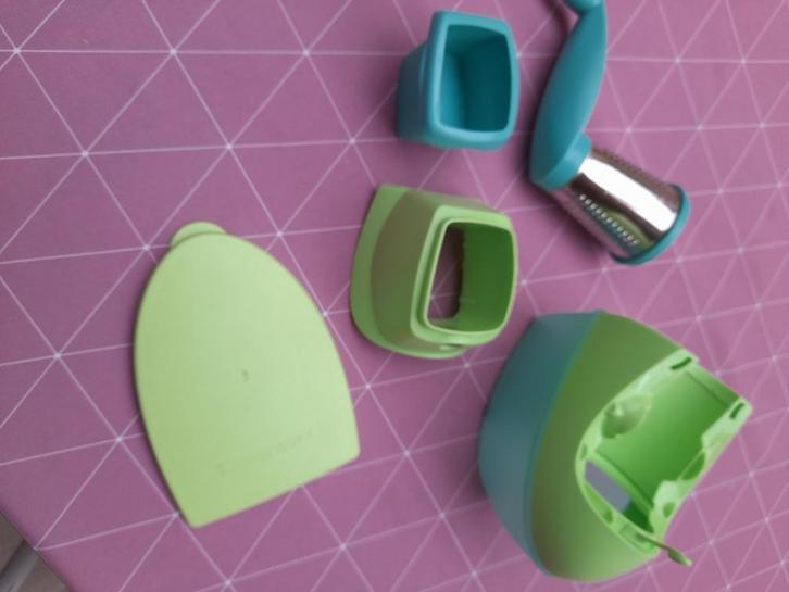 Tupperware groen kaasmolentje (rasp) met deksel., Huis en Inrichting, Keuken | Tupperware, Zo goed als nieuw, Overige typen, Groen