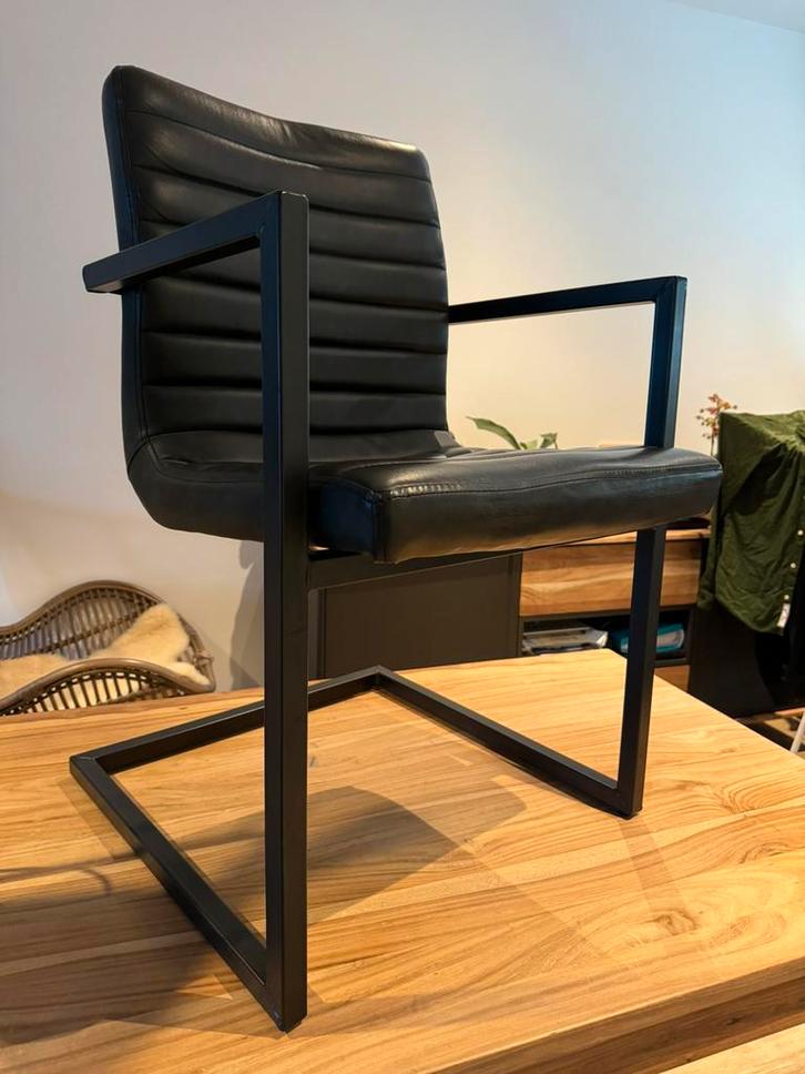 Stoel met armleuning in kunstleer, Maison & Meubles, Chaises, Comme neuf, Une, Synthétique, Métal, Noir, Enlèvement