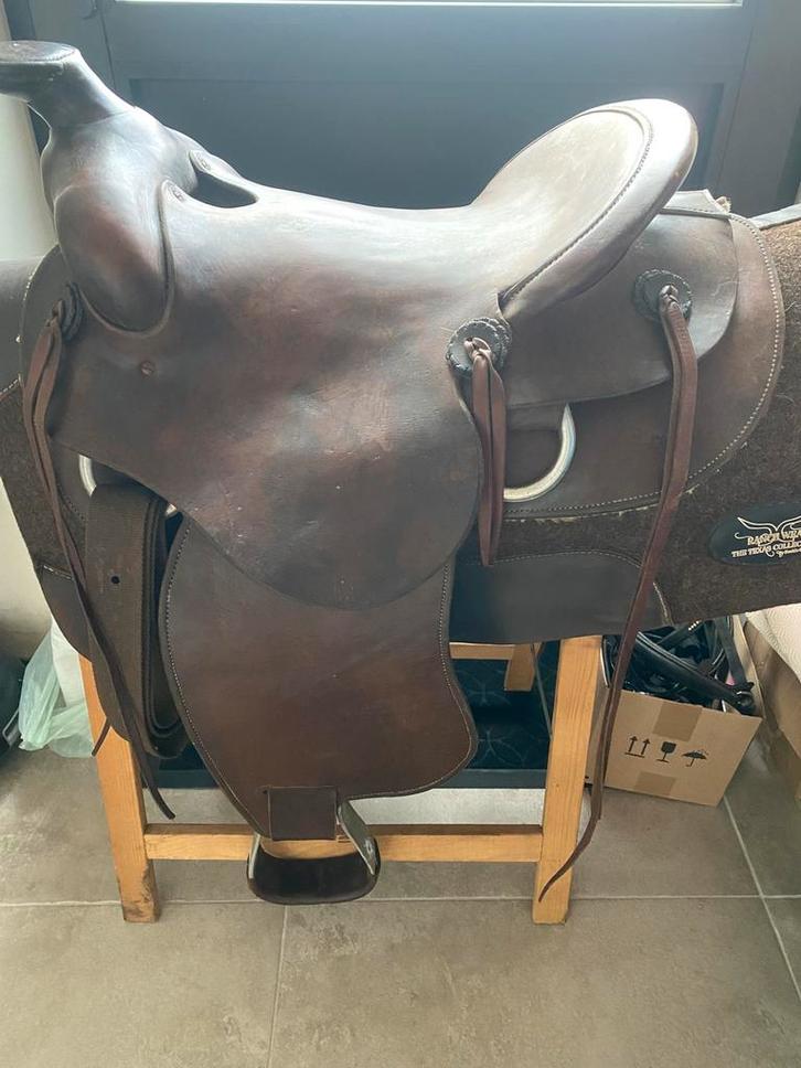 Round skirt westernzadel 15-16inch, Animaux & Accessoires, Chevaux & Poneys | Selles, Comme neuf, Enlèvement