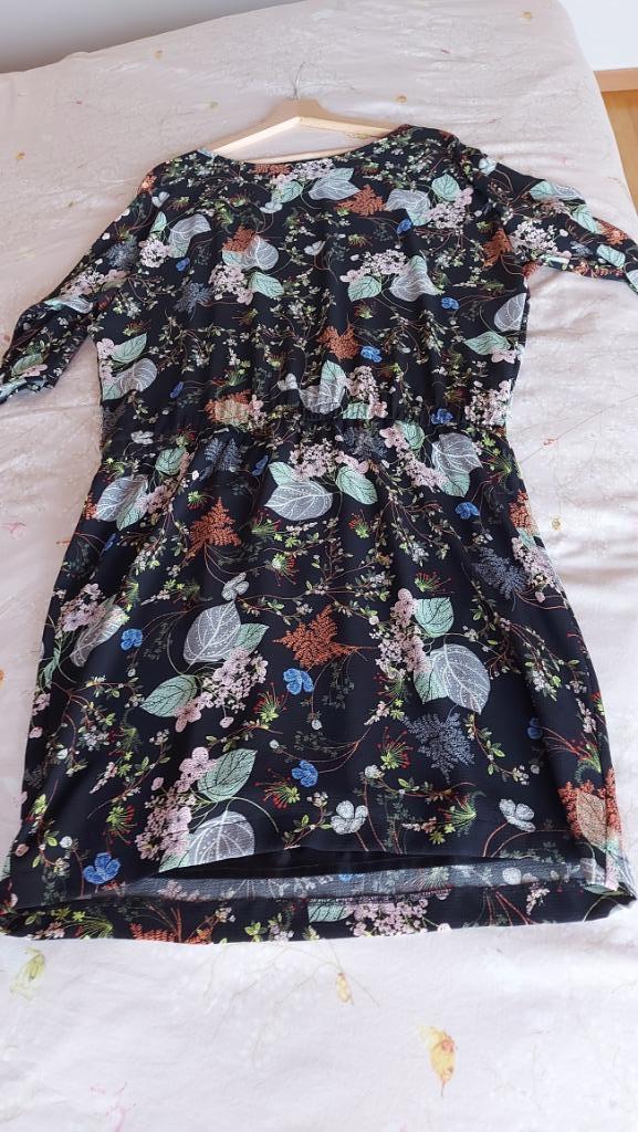 Kleed of jurk van Giovane, Kleding | Dames, Jurken, Nieuw, Maat 42/44 (L), Overige kleuren, Onder de knie, Ophalen of Verzenden