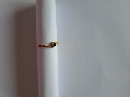 Gouden ring met donker rood steentje, Handtassen en Accessoires, Ringen, Zo goed als nieuw, Rood, Goud, Ophalen of Verzenden