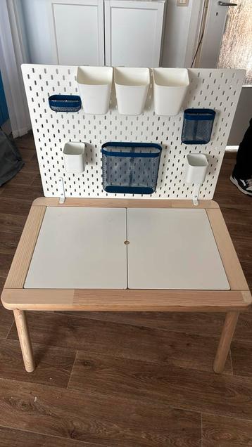 Kindertafel, Enlèvement, Comme neuf