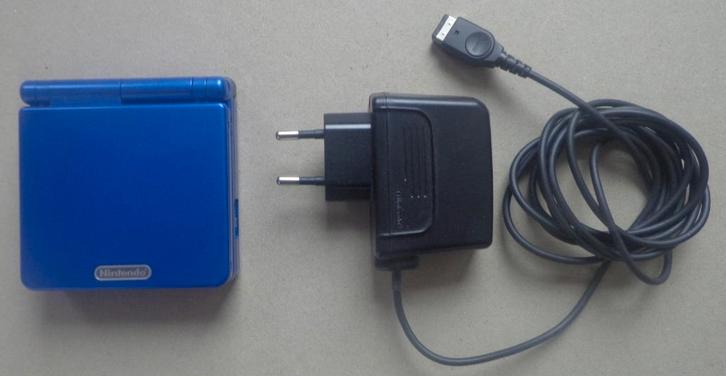 Gameboy Advance SP Blauw AGS-001 + originele oplader, Games en Spelcomputers, Spelcomputers | Nintendo Game Boy, Zo goed als nieuw