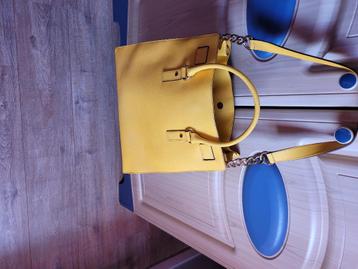 Grote Michael kors tas in geel leder beschikbaar voor biedingen