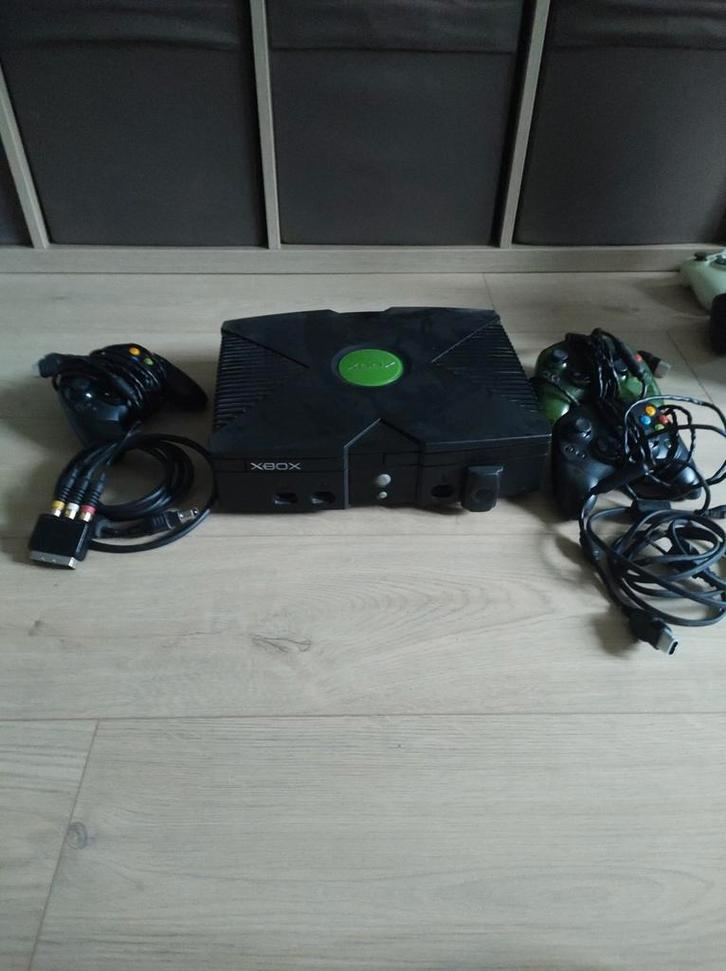 Xbox Original + 3 controllers (1 half doorzichtbaar), Games en Spelcomputers, Spelcomputers | Xbox Original, Zo goed als nieuw