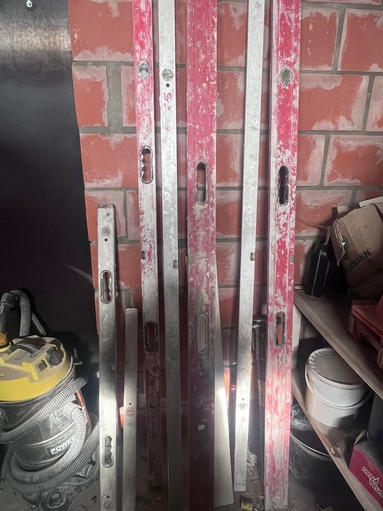 niveaux de différentes tailles, Enlèvement, Utilisé