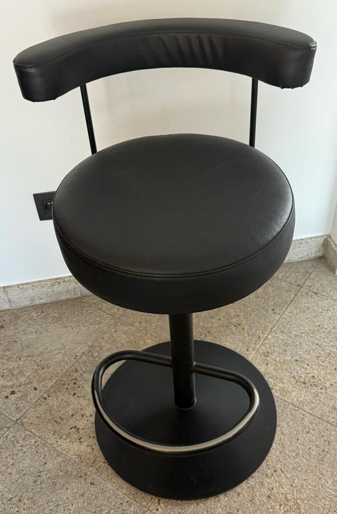 4 Zeer degelijke barkrukken voor aan een keukeneiland, Huis en Inrichting, Barkrukken, Gebruikt, 60 tot 90 cm, Leer, Metaal, 4 krukken