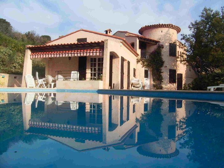 VILLA À LOUER AVEC PISCINE - CÔTE D'AZUR/LES ISSAMBRES, Immo, Étranger, France, Maison d'habitation, Village