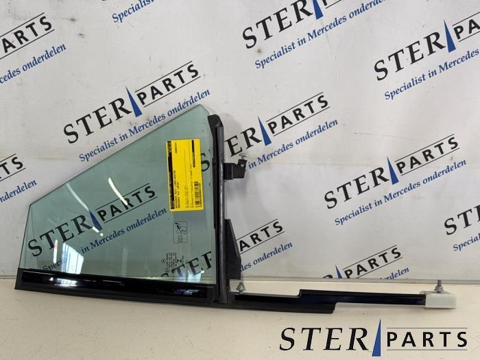 Vitre triangulaire arrière gauche d'un Mercedes CLA, Autos : Pièces & Accessoires, Vitres & Accessoires, Mercedes-Benz, Utilisé