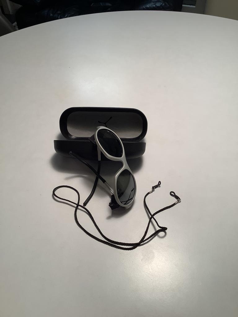 Zonnebril sport, Ophalen of Verzenden, Zo goed als nieuw, Grijs, Bril