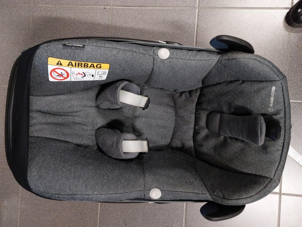 Maxi Cosi Pebble+ met bijpassende basissen, Enfants & Bébés, Sièges auto, Isofix, Enlèvement